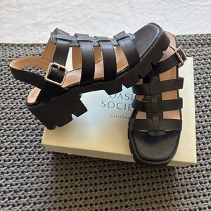 Sandals oasis society